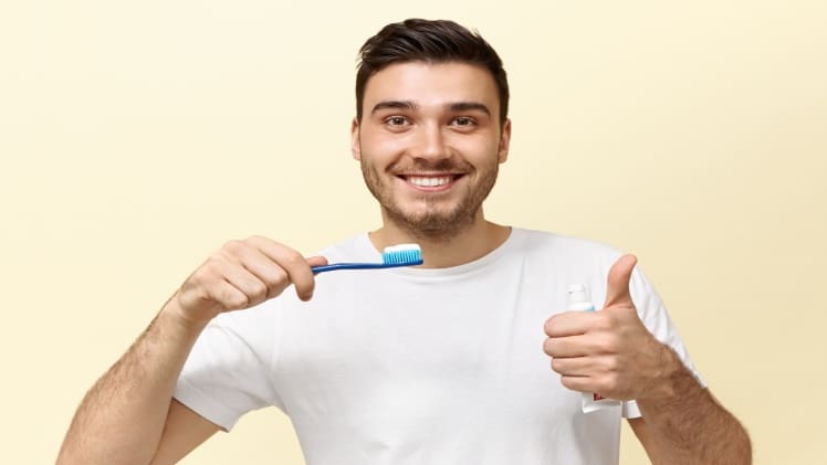 The Daily Habits That Promote Strong Teeth and Gums