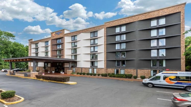 Hotels Near Charlotte NC Airport With Free Shuttle and Parking