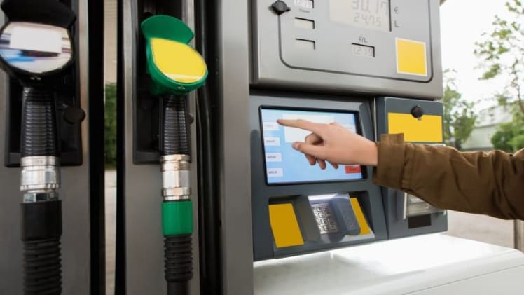 6 Best Fuel Cards for Many Truckers