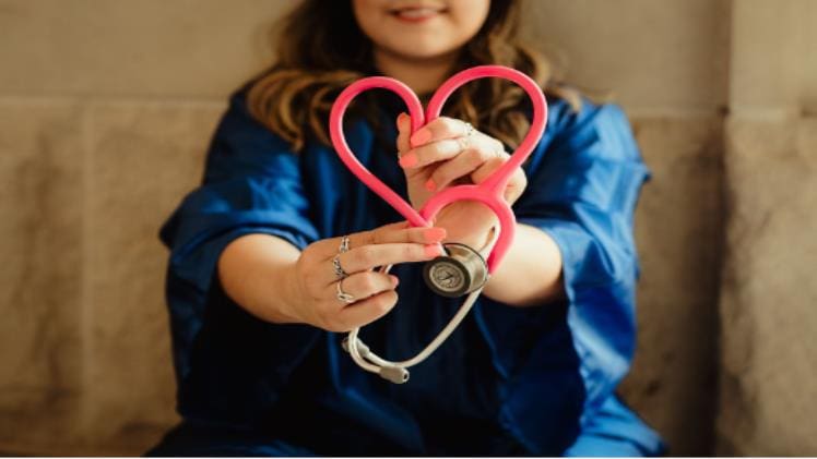 Pathways to Perfection: Your Guide to Becoming an Aesthetic Nurse
